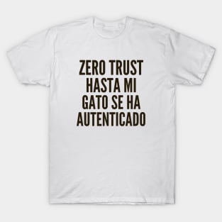 Ciberseguridad Hasta Mi Gato se ha Autenticado T-Shirt